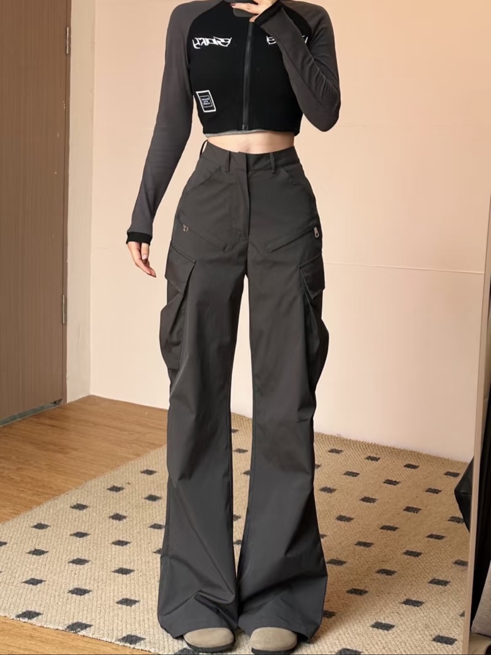 High-Waist Wide-Leg Cargo Pants in Charcoal Gray